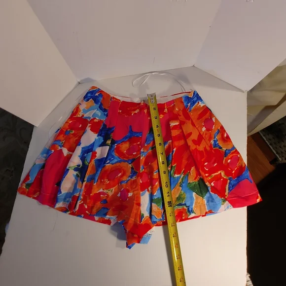 Luxxel Ladies 2 piece shorts set Size S Tie top Shorts skirt zips colorful New - Picture 8 of 12